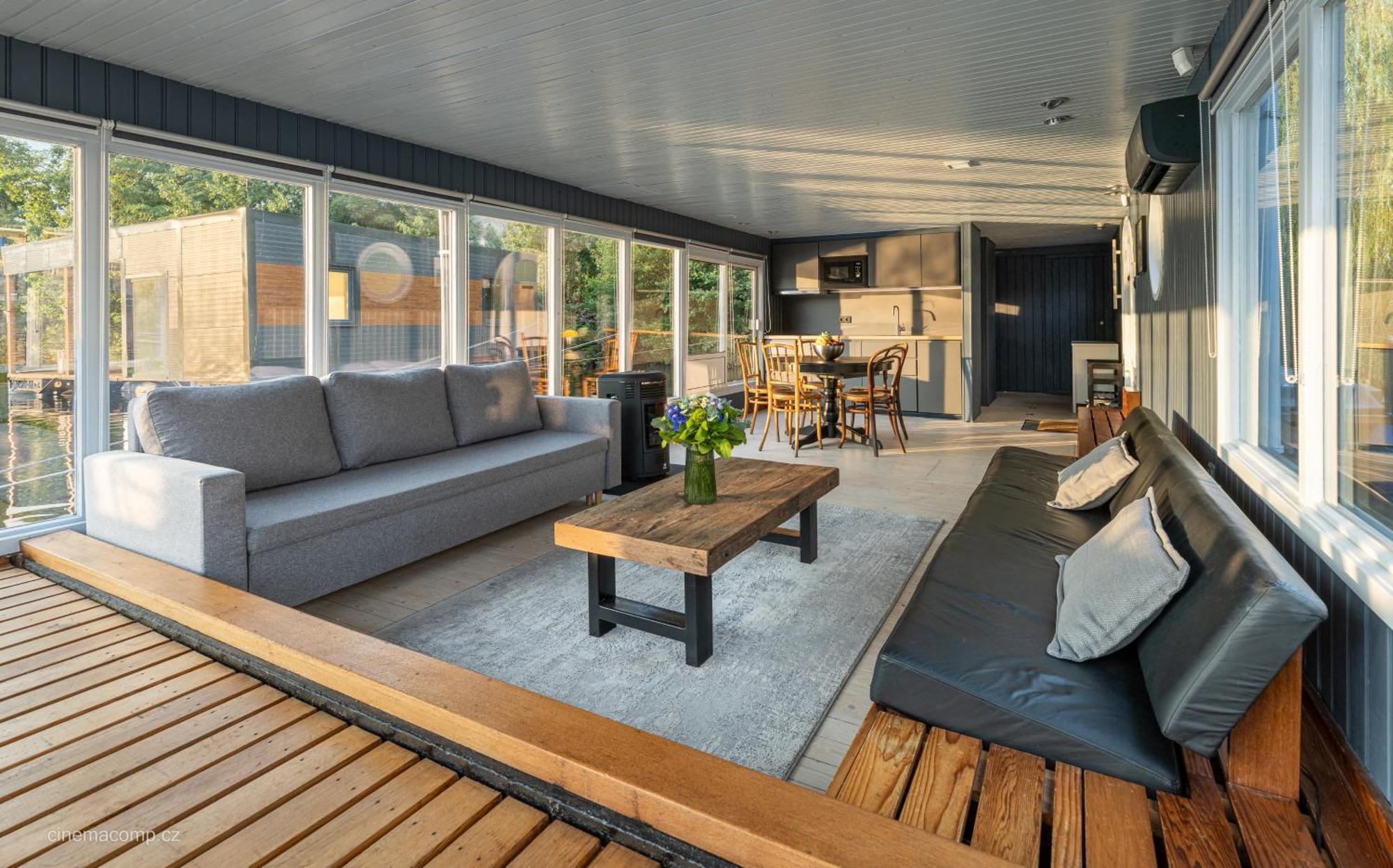 Houseboat - Place In Praga