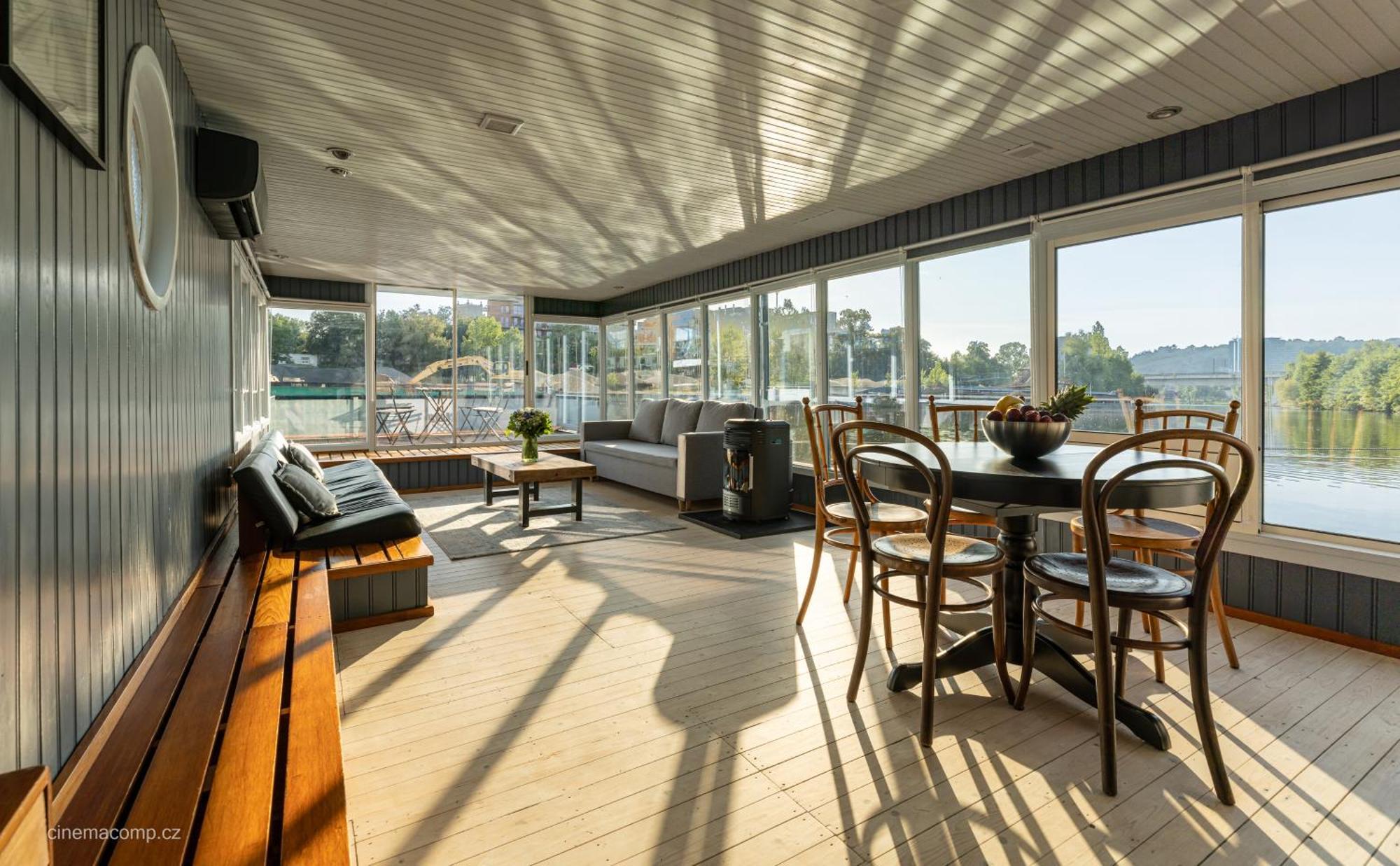 Houseboat - Place In Praga