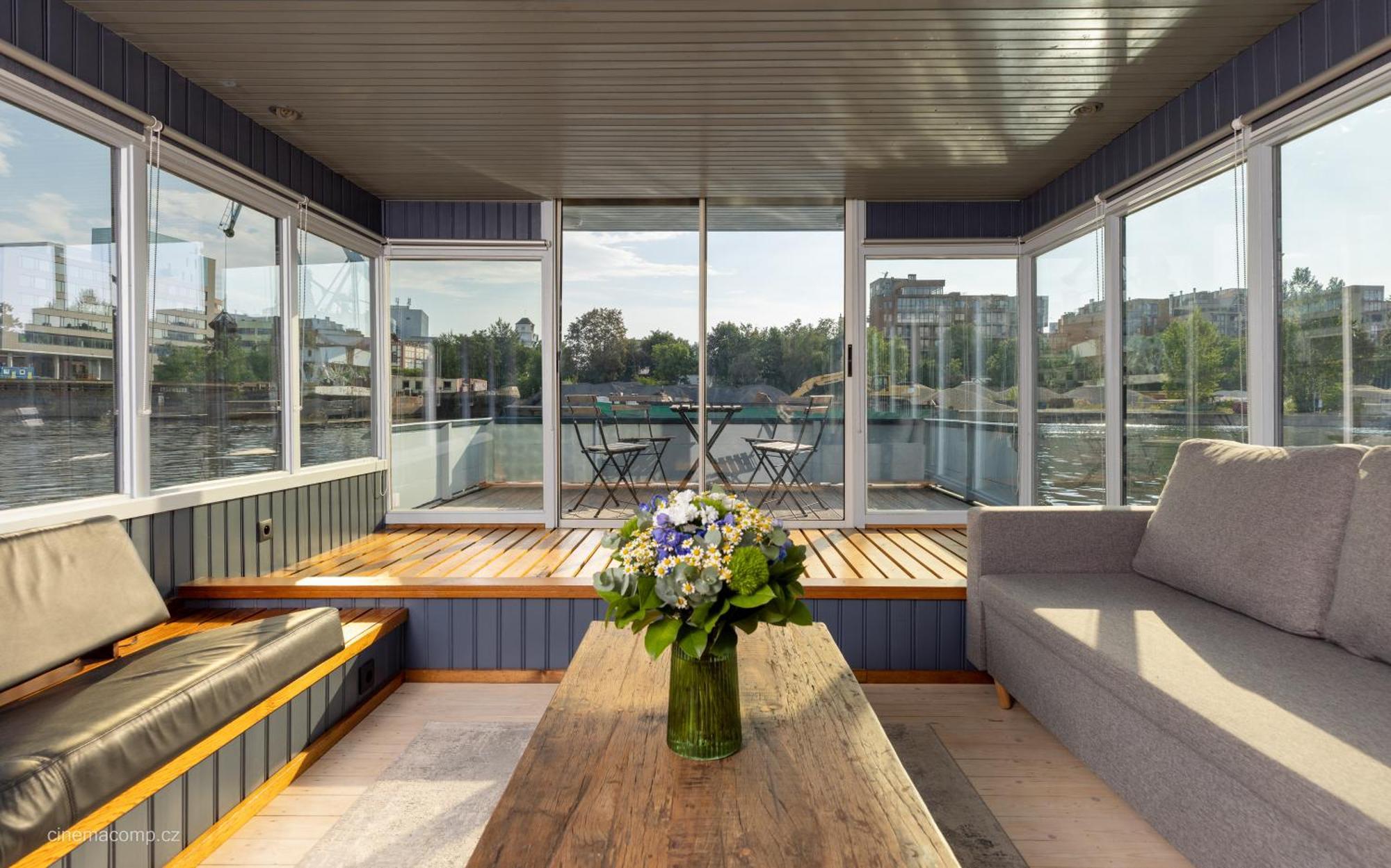 Houseboat - Place In Praga